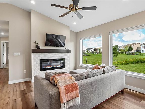 3rd image of 113 Dogwood Ln