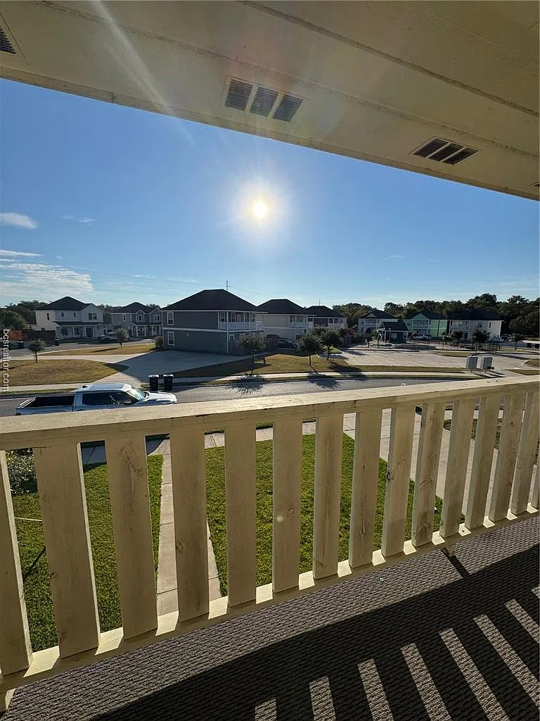5 bed, 5.5 bath, 2332 sqft, $3,450 — Photo 2