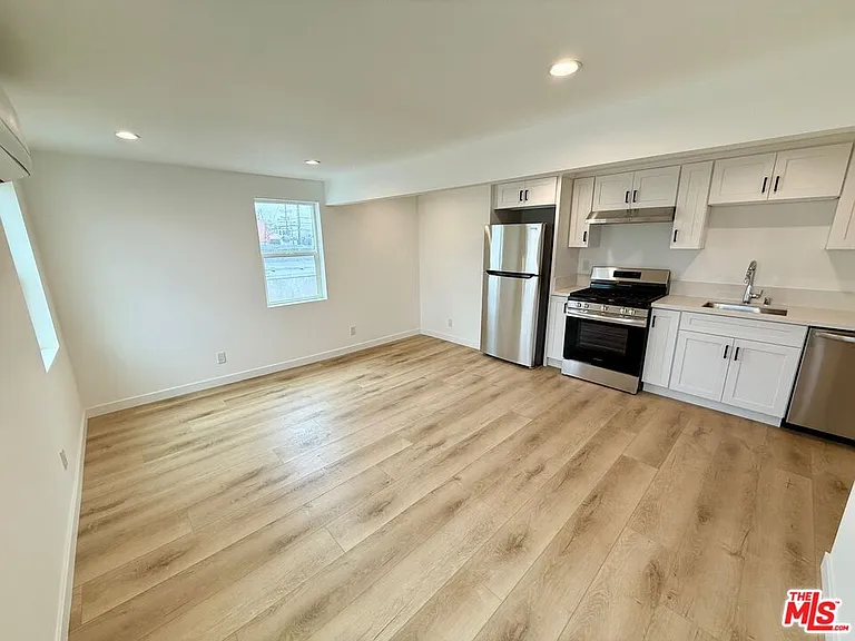 1021 Venice Blvd #4 — Photo 5