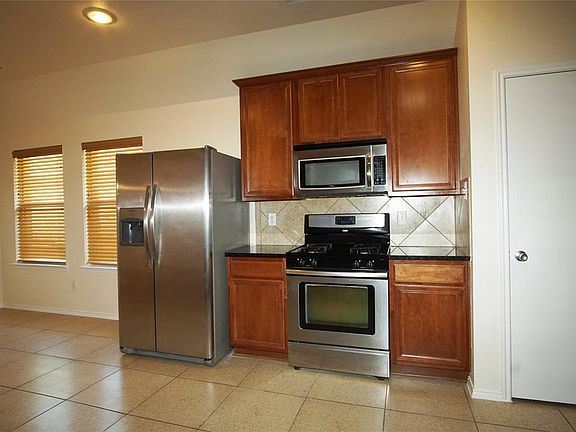 4th image of 5916 Crestview Dr