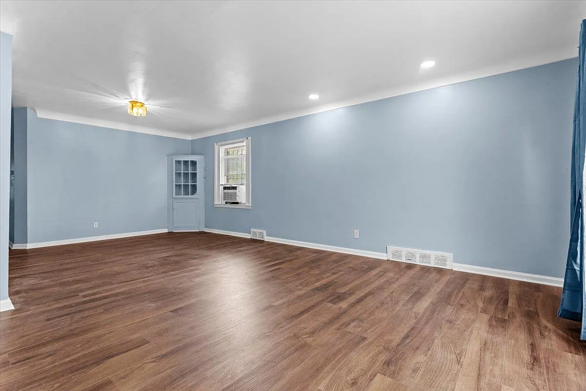 3 bed, 1.0 bath, 1000 sqft, $1,400 — Photo 4