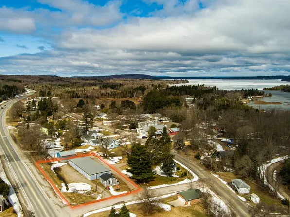 300 W Philip St, Lake Leelanau, MI 49653