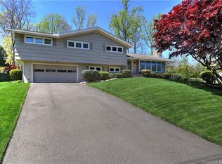 232 Lawrence Rd, Trumbull, CT 06611