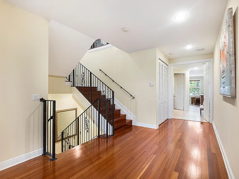 1421 NE 26th Ave — Photo 14