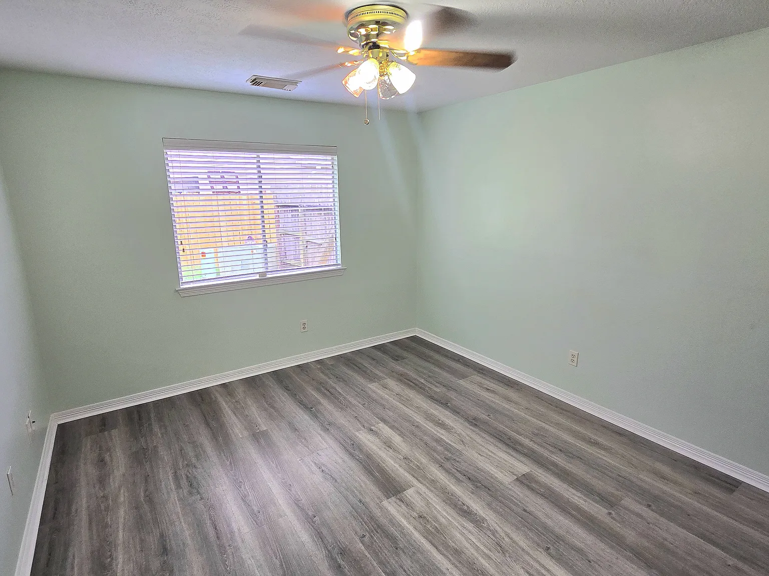 3 bed, 1929 sqft, $1,850 — Photo 4