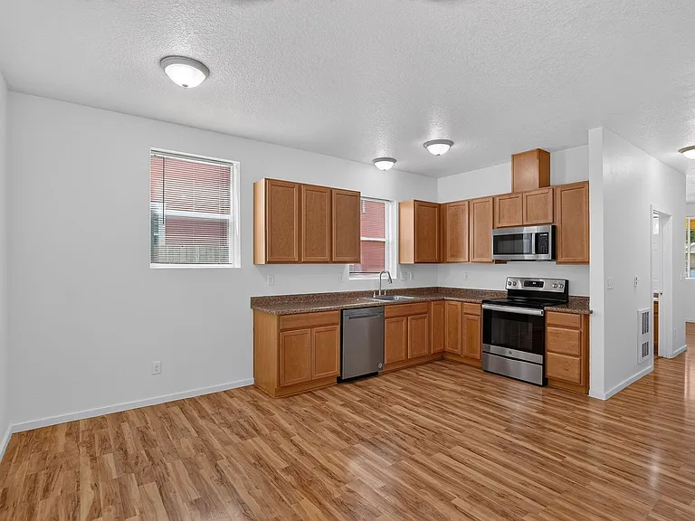 2038 SE 171st Ave — Photo 7