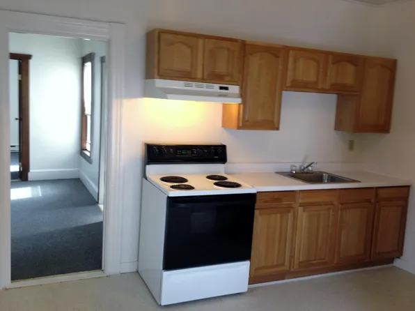 430 School St, Webster, MA 01570