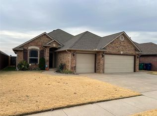 11736 SW 17th St, Yukon, OK 73099