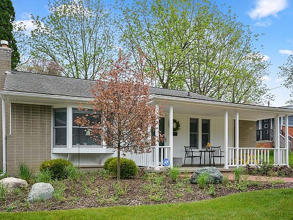 2nd image of 815 Sunrise Ct