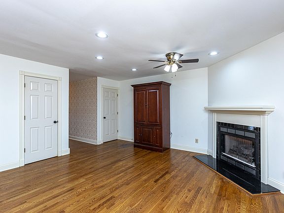 5th image of 114 Bourbon Hills Dr