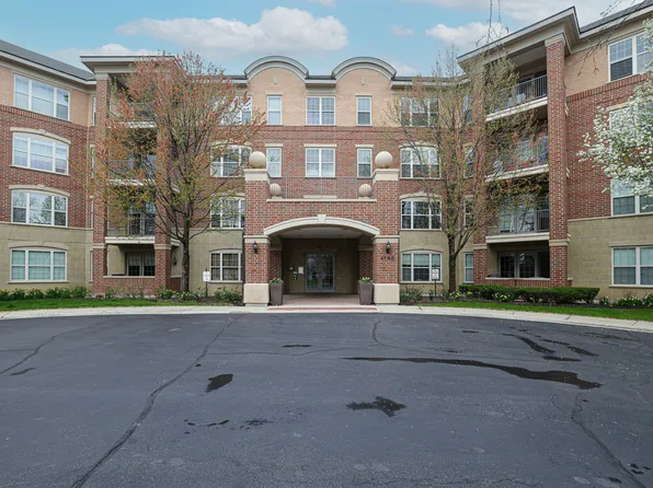 2700 Summit Dr APT 401, Glenview, IL 60025