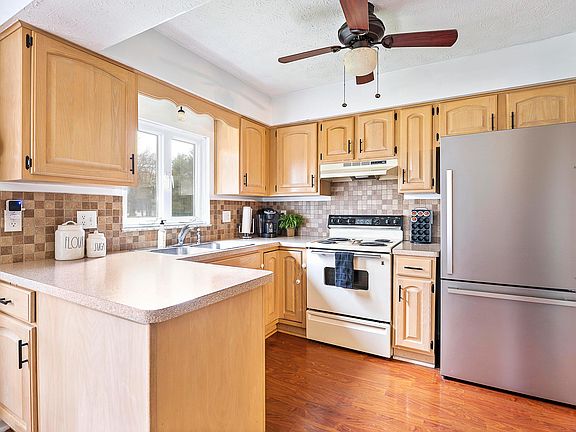 4th image of 11810 Streamside Dr