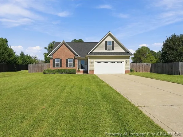 218 Crescent Dr, Raeford, NC 28376