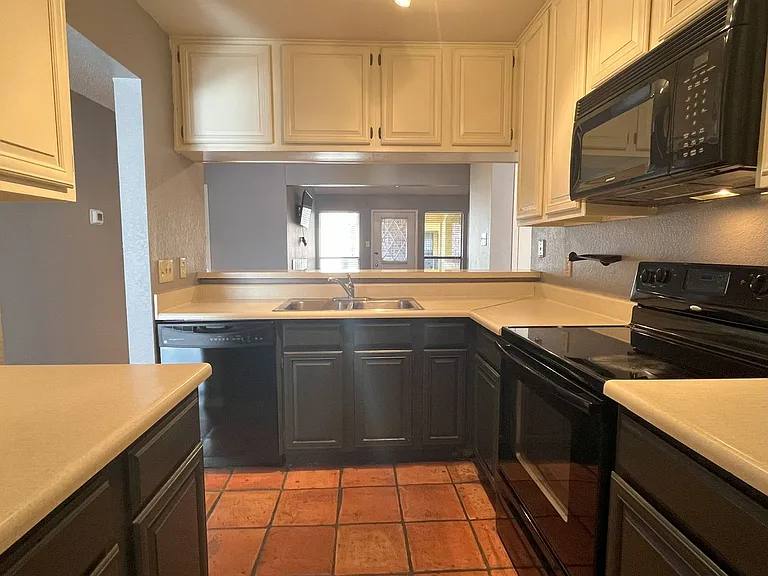 806 W 24th St #303 — Photo 7