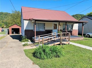 492 1st Ave N, Red House, WV 25168