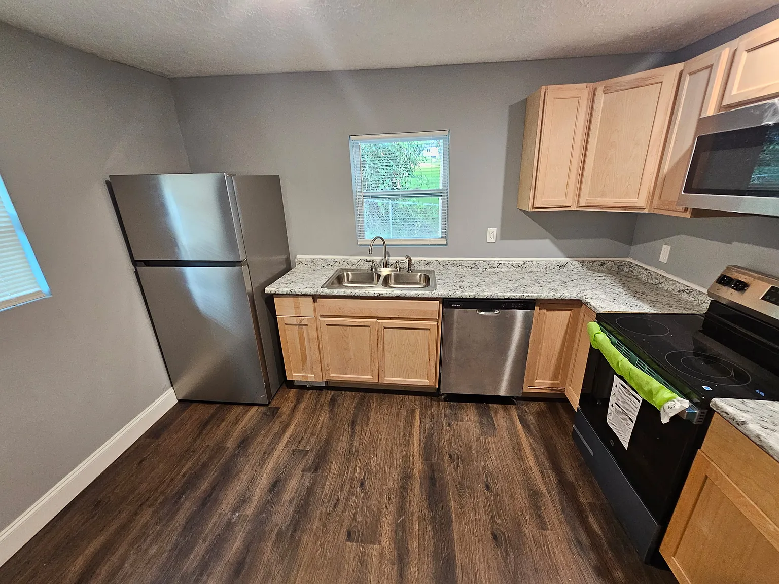 3 bed, 1600 sqft, $850 — Photo 4