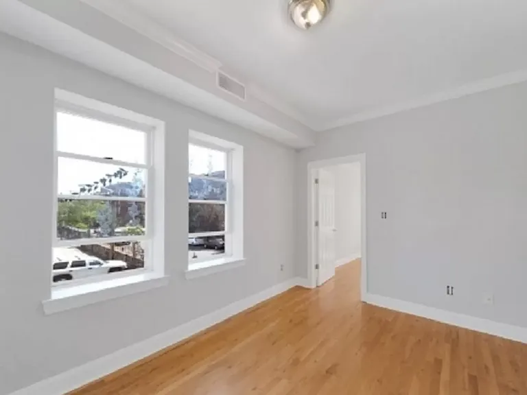The Regis at 95 Pine — Photo 7