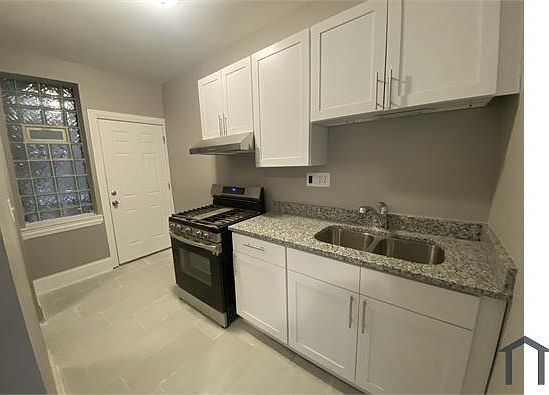 3rd image of 11019 S Vernon Ave #3