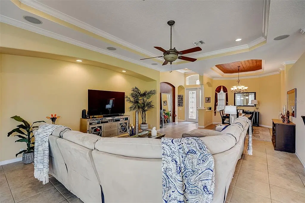3 bed, 2.0 bath, 2150 sqft, $3,495 — Photo 3
