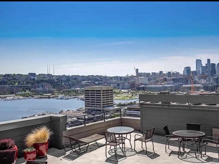 1504 Aurora Ave N #307 — Photo 3