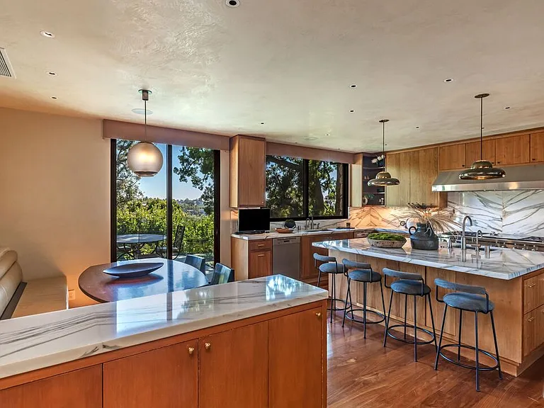 400 Toyopa Dr — Photo 11