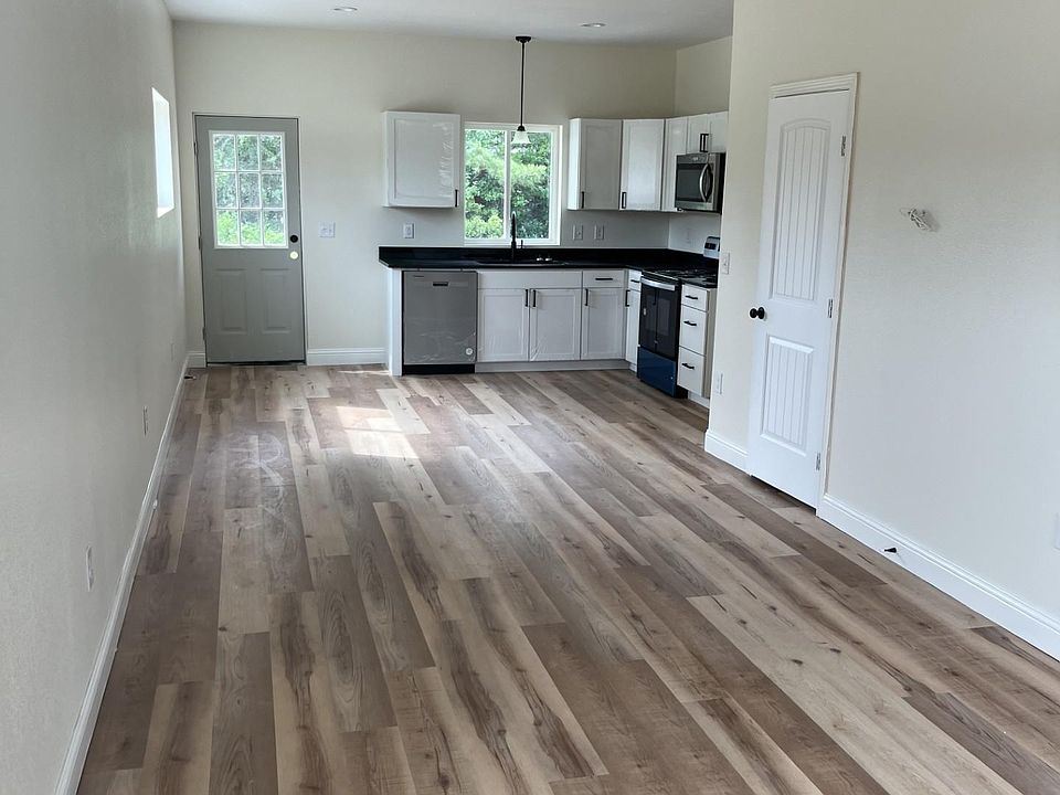2nd image of 311 Gobblers Knob Rd