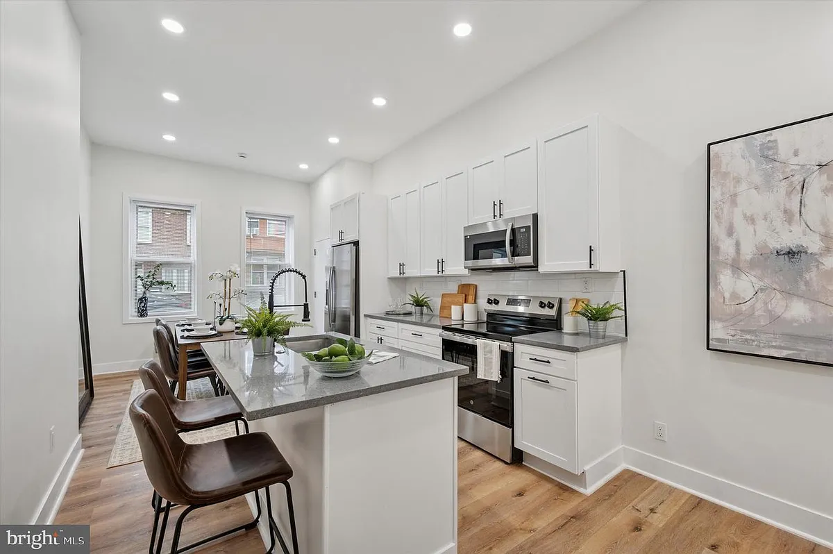 Building Photo - 1145 S 15th St #1