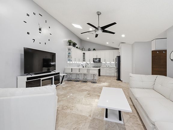 5th image of 5460 Eagle Lake Drive #72b