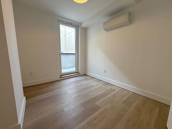 5th image of 159 Meserole Ave #103