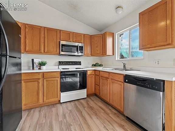 5th image of 2210 Lisa Dr