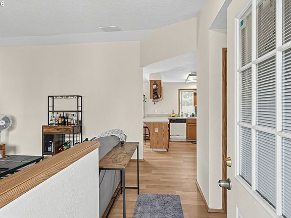 4th image of 13052 SE Cora St