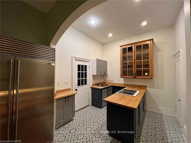 231 Albert St — Photo 11