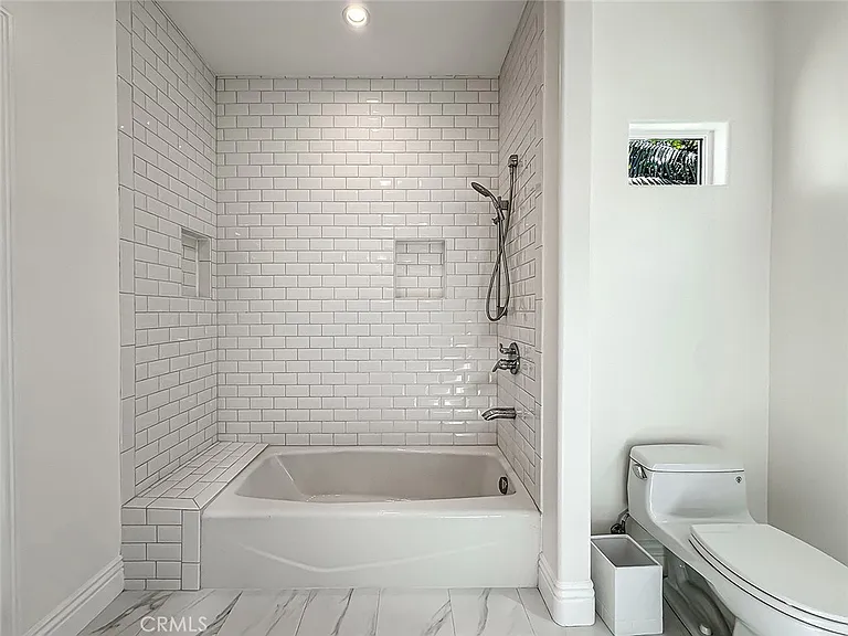 5960 Balcom Ave — Photo 49
