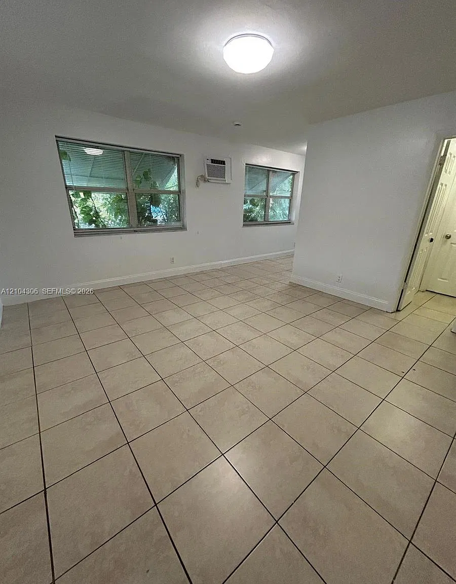 Studio, 2258 sqft, $1,300 — Photo 2