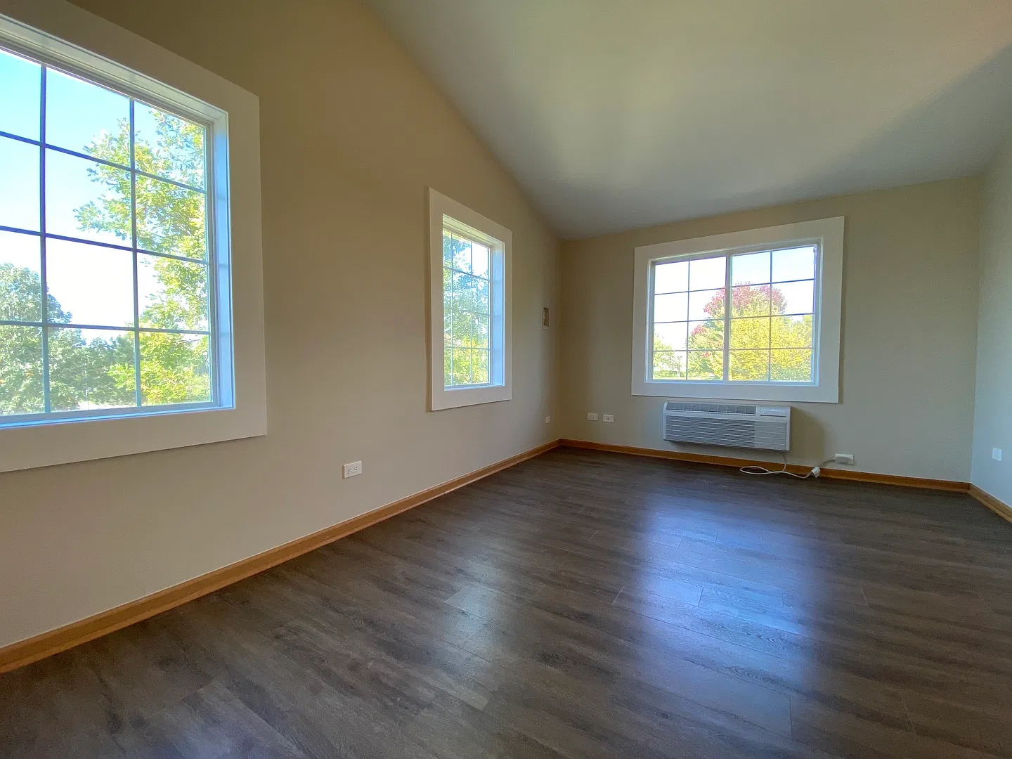 2 bed, 1150 sqft, $2,150 — Photo 2