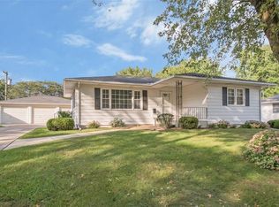 2524 Glen Elm Dr NE, Cedar Rapids, IA 52402