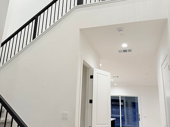 3rd image of 250 Riverbend