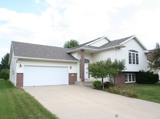 412 Waterview Ln NW, Rochester, MN 55901