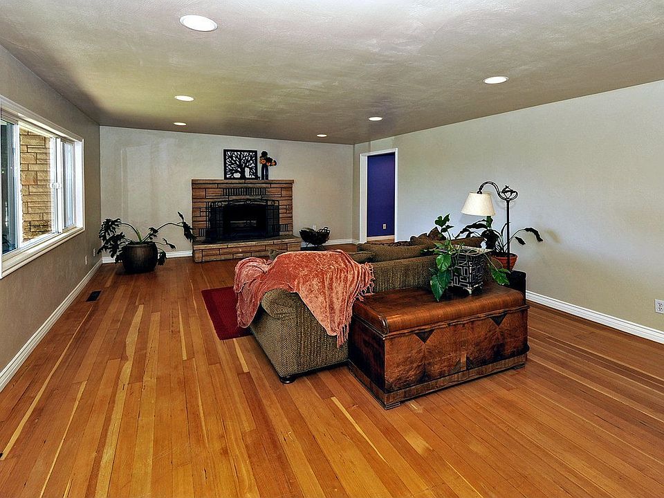 Living Room with Fireplace