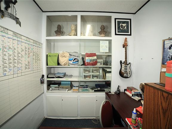 4th image of 1079 W 22nd St