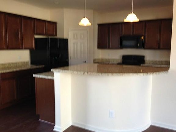 3rd image of 3412 Lindsey Ln