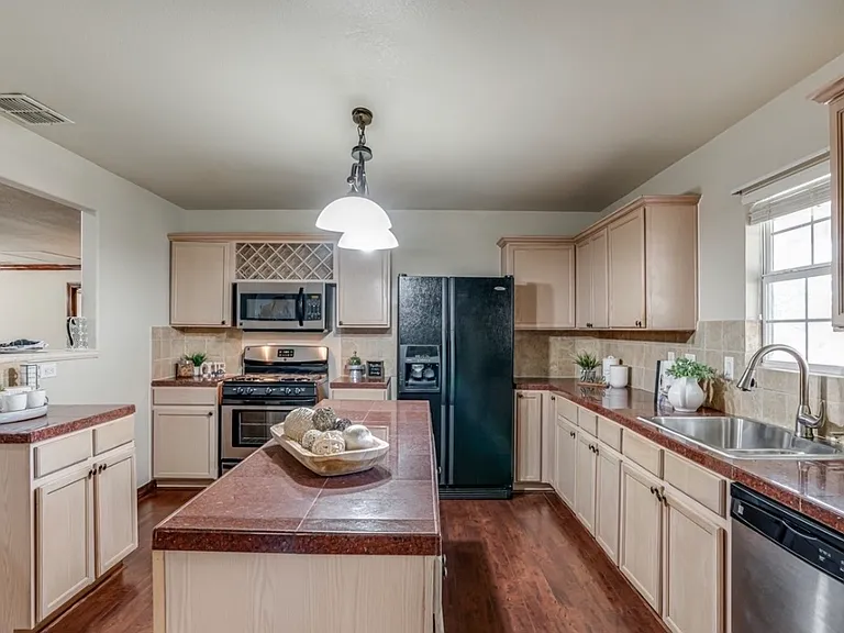 310 Salem Dr #1 — Photo 4