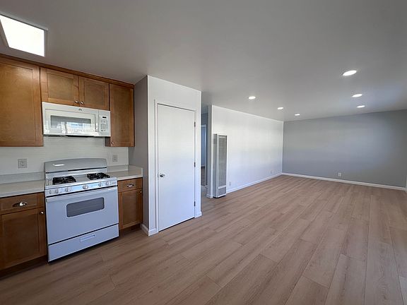 3rd image of 3806 39th Ave #T07