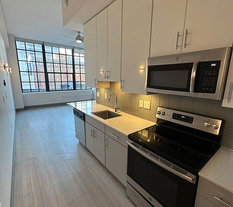 1st image of 126 E 6th St #16