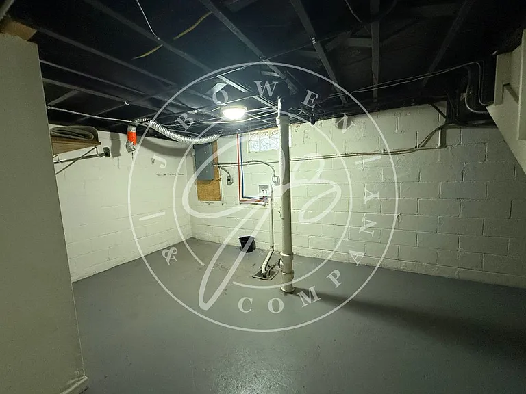 1014 Mackow Dr — Photo 9