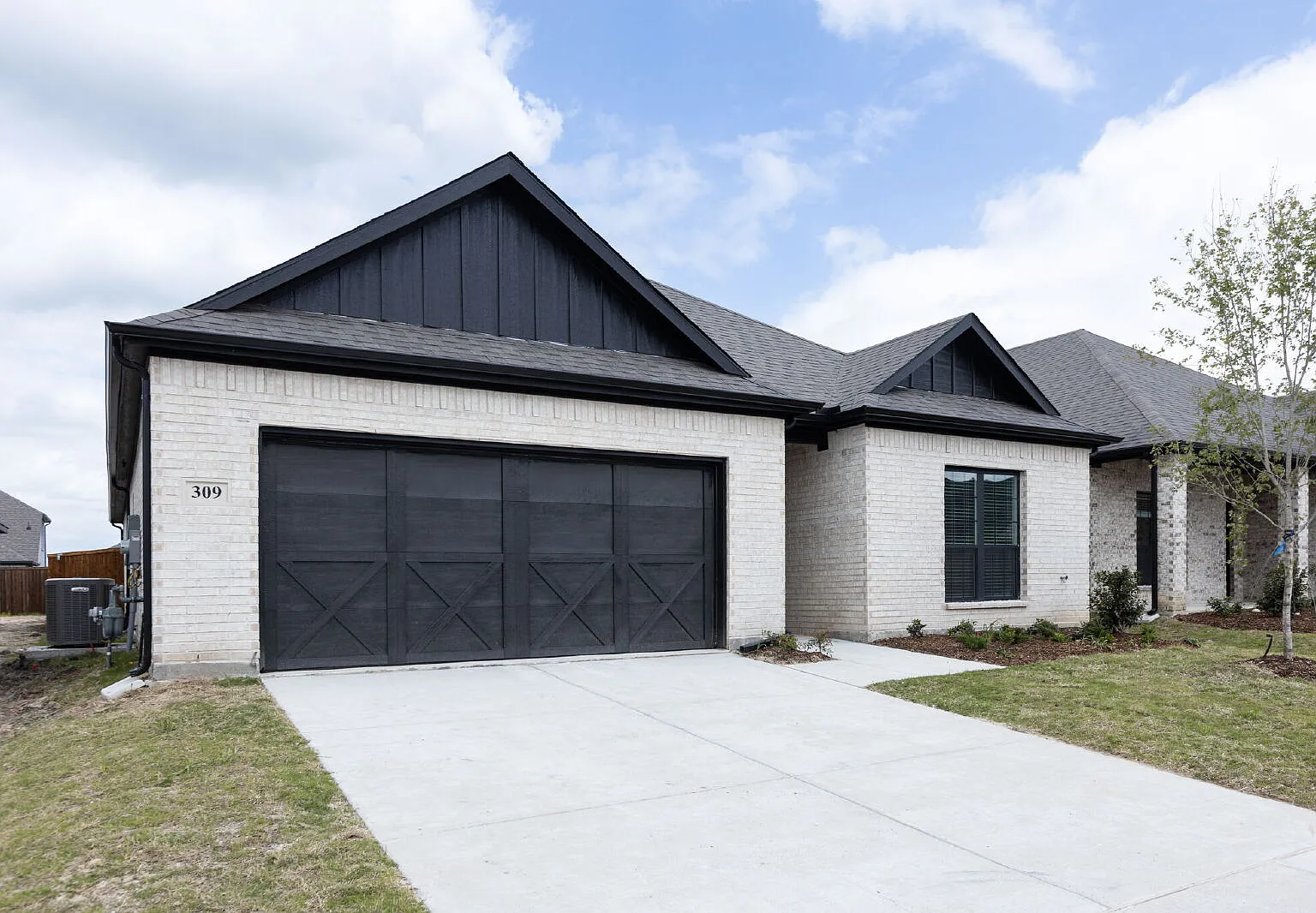 5 bed, 3.0 bath, 2200 sqft, $3,300 — Photo 3