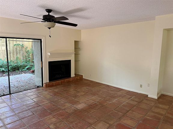 4th image of 3165 Center St APT 1
