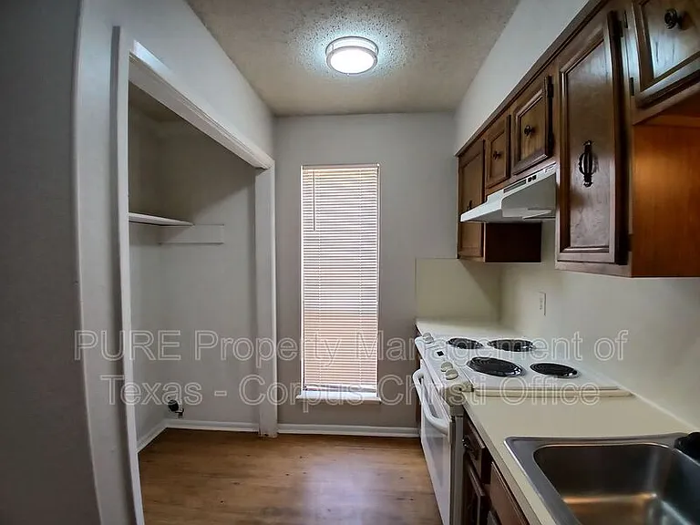 5001 Middlecoff Rd #1A — Photo 31