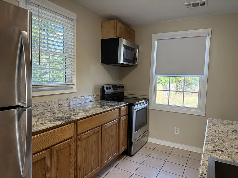 2539 Sheraton Dr — Photo 4