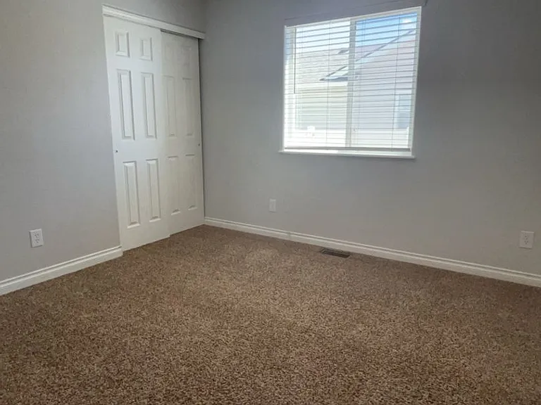 1537 Foxglove Ave — Photo 13